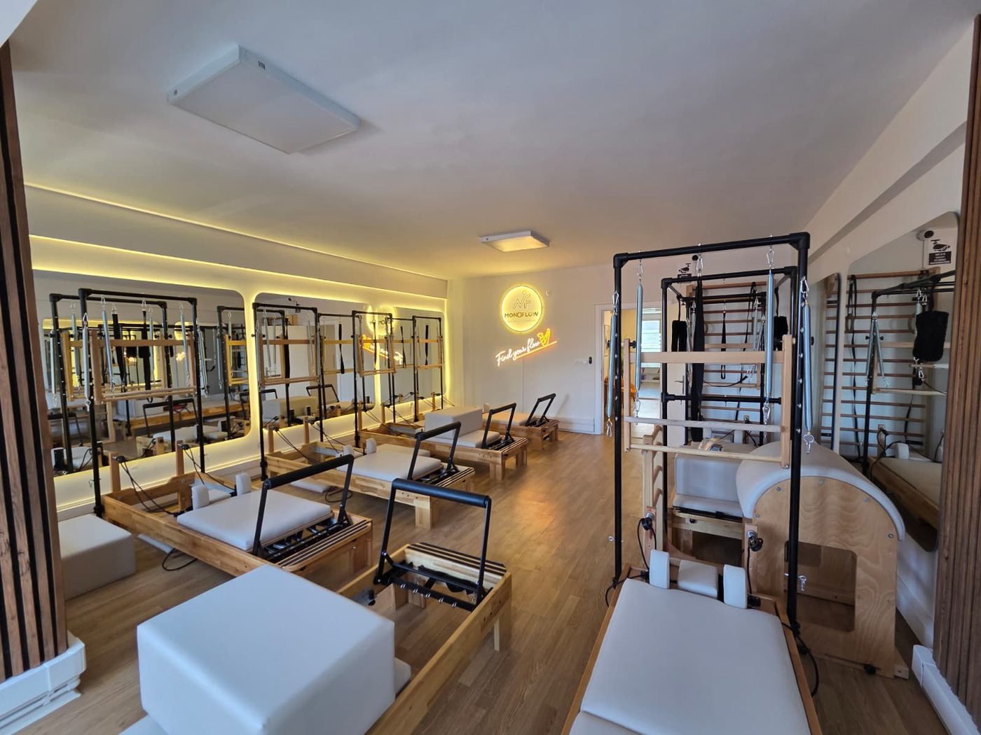 MonoFlow pilates salonu iç mekân — Kadıköy Caferağa